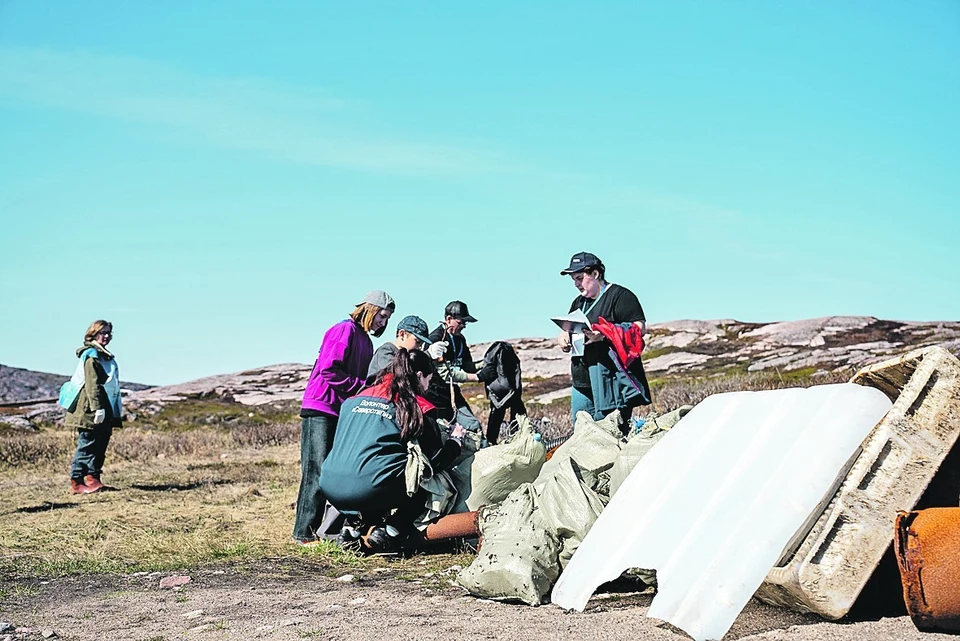 Субботник в Териберке проходит в последних числах мая.