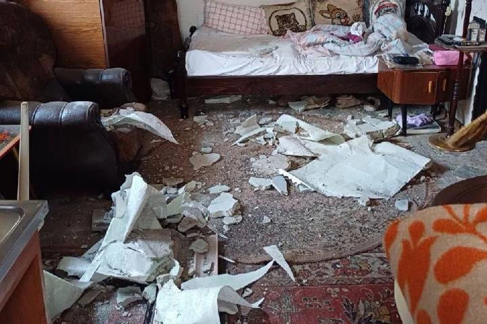 Потолок обрушился на голову нижегородки. Фото: телеграм-канал "Мой Нижний Новгород"