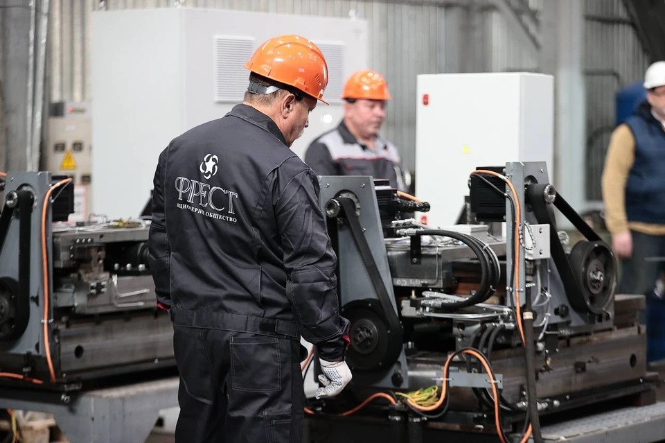 Глава Ульяновской области посетил станкостроительное предприятие «Фрест». ФОТО: тг-канал Алексея Русских