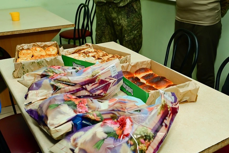 Активисты и школьники навестили бойцов спецоперации в госпитале Дебальцево. Фото: ЕР ДНР