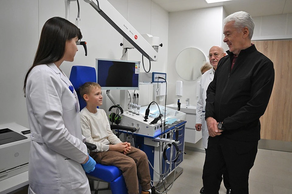 Сергей Собянин приехал на открытие нового сурдологического центра НИКИ оториноларингологии имени Л.И. Свержевского.