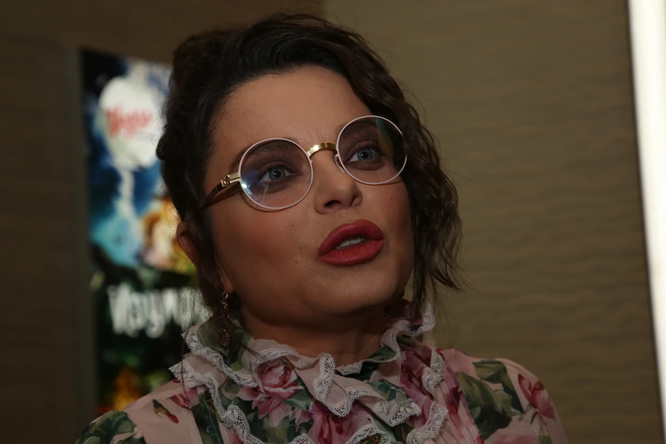 Наташа Королева сходила на спектакль с сыном и невесткой