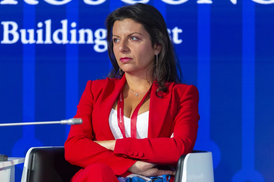 Симоньян отметила, что все средства от продажи книги идут на благотворительность