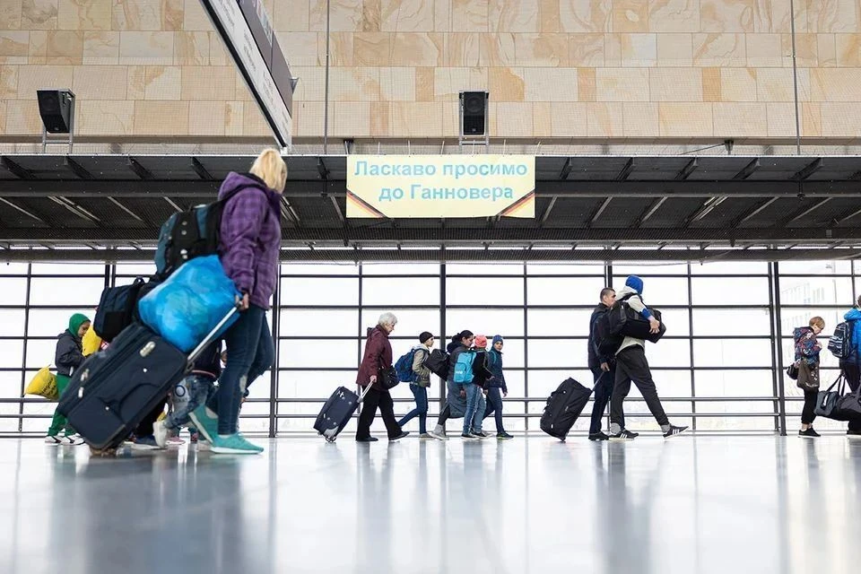 Кабмин Украины отменил автоматическое продление просроченного загранпаспорта