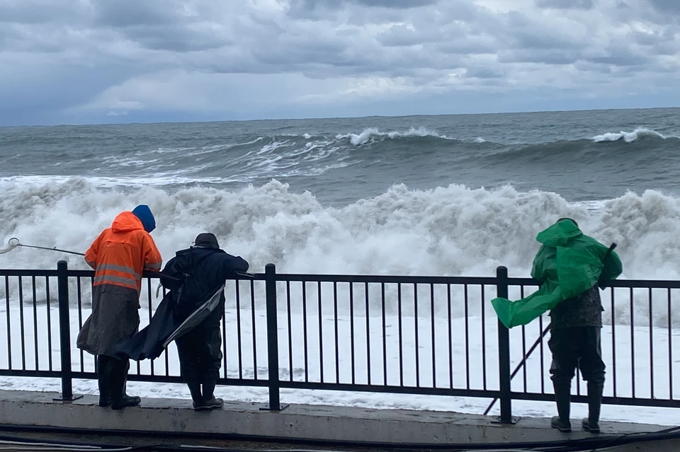 Сахалин продолжает бороться с последствиями стихии