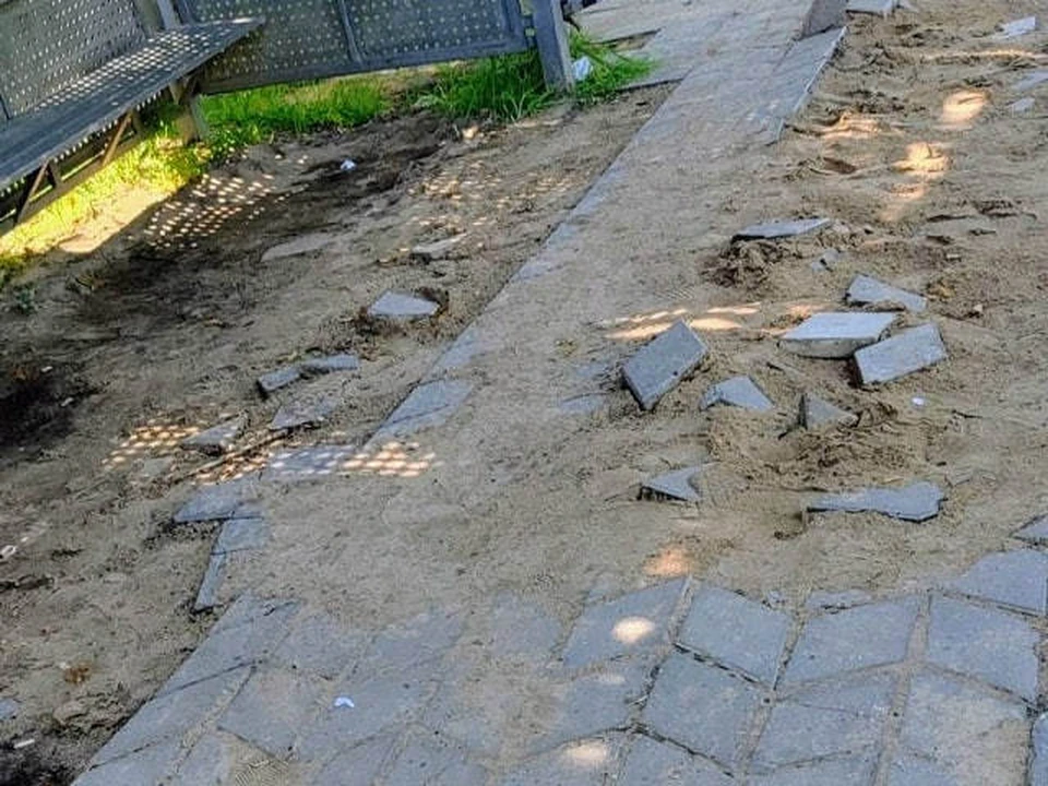 Калужанка возмущается халтурным ремонтом остановки