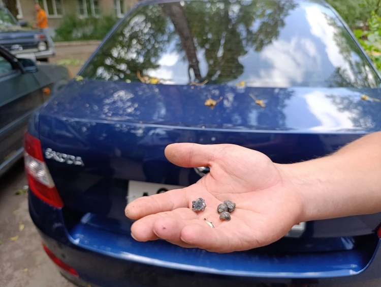 Выбиты стекла в квартирах и доме, повреждены два автомобиля: более 40 БПЛА сбили над Воронежской областью