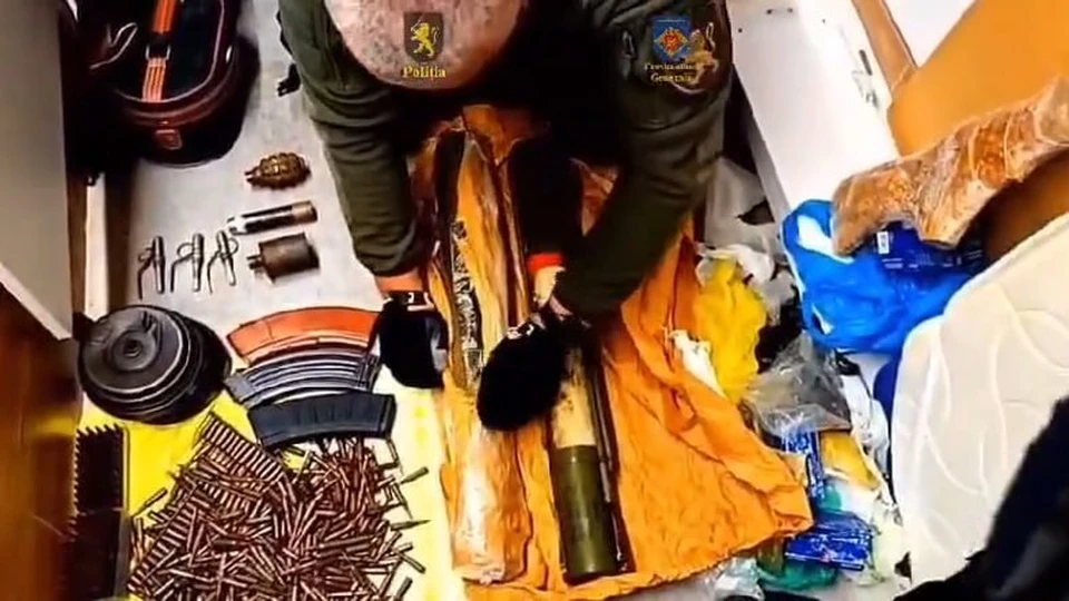 У преступников изъят целый аресенал оружия. Фото: Полиция РМ