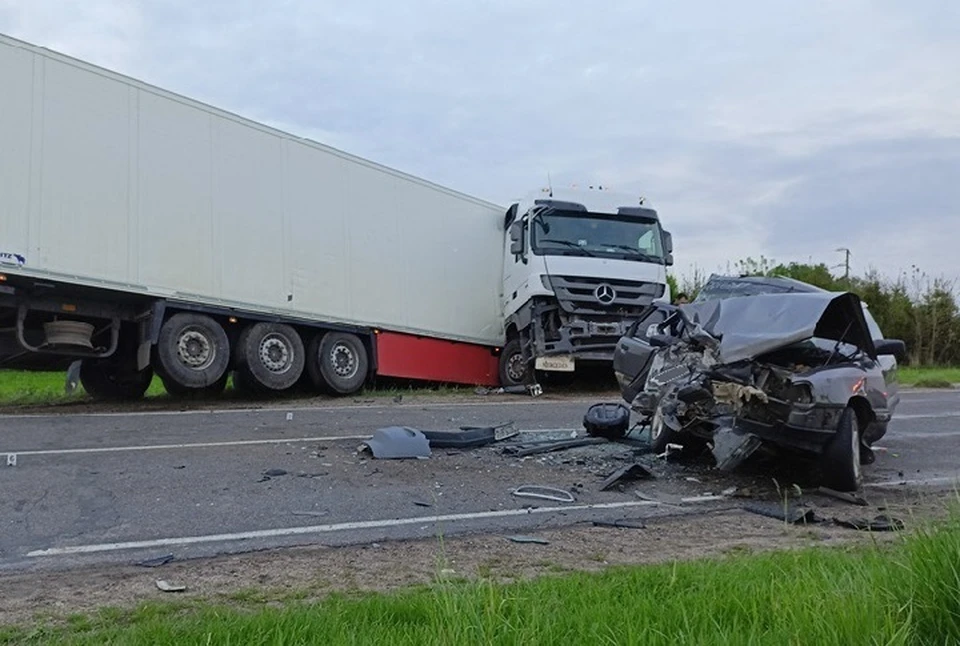 Пьяный водитель фуры превысил скорость и совершил ДТП с гибелью детей. Фото: СК.