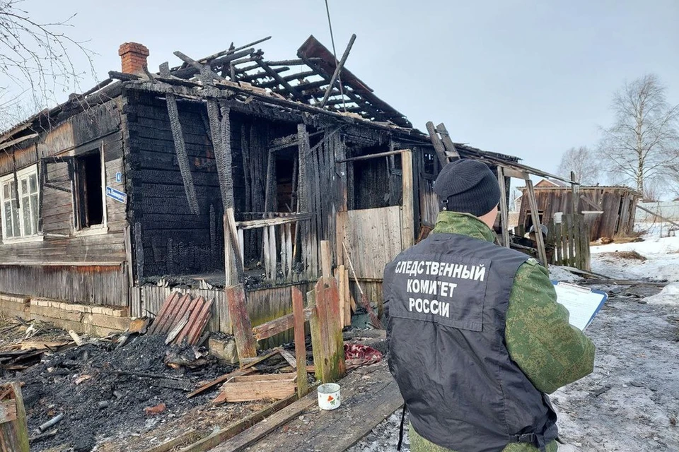 Дом серьезно пострадал от огня. МЧС