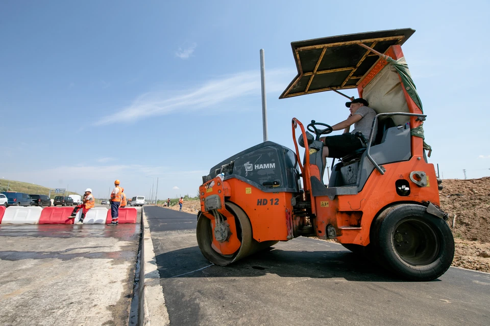На развитие дорожной сети в Крыму выделят 62 миллиарда рублей.