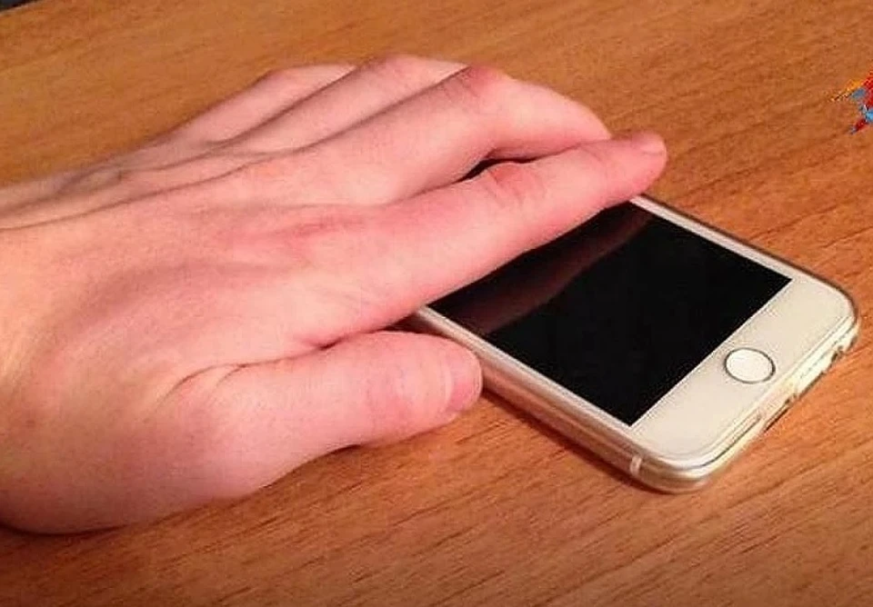 Мошенники вымогали у белгородки деньги под предлогом распространения фото с ее телефона