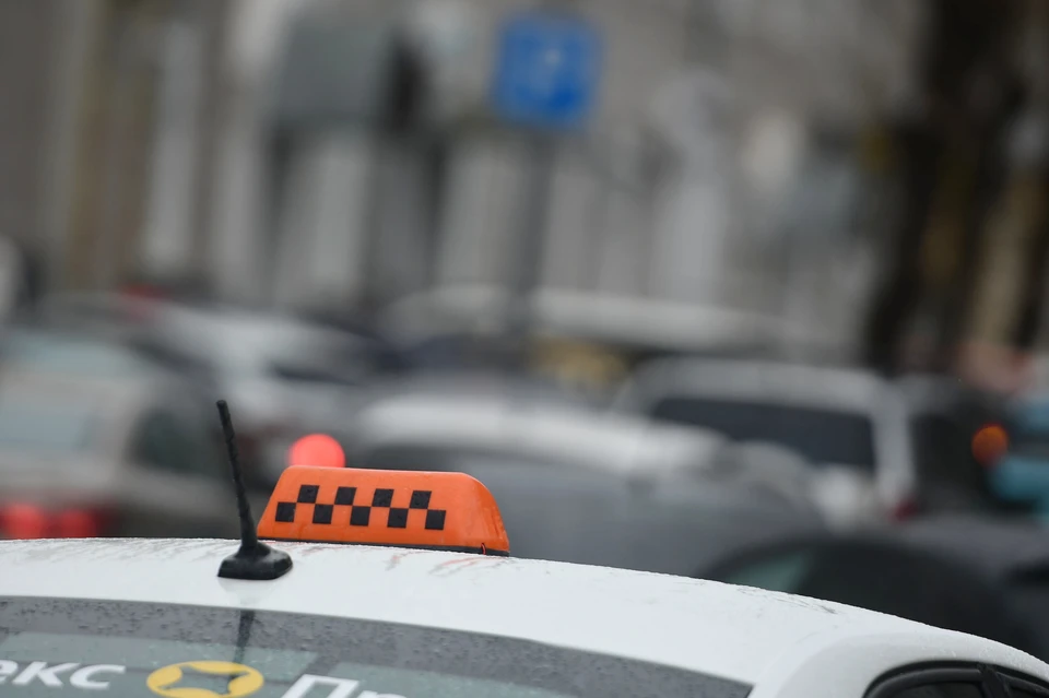 В Сочи таксист воспользовался доверием клиента и украл его деньги
