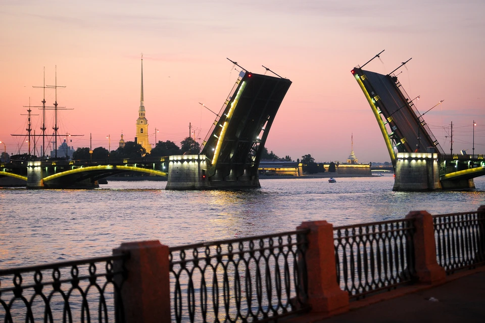 Сезон разводных мостов близится к завершению.