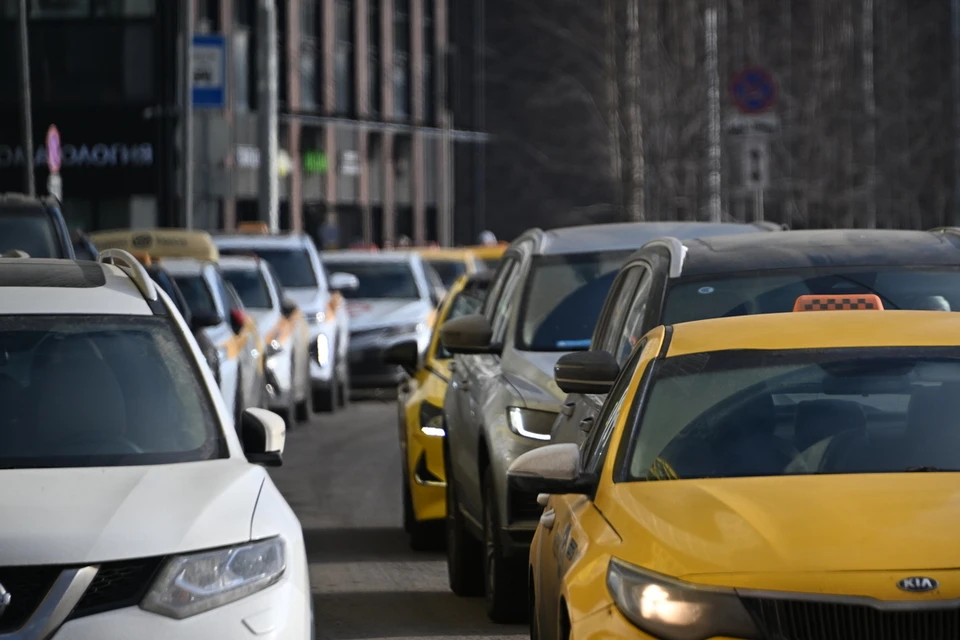 8-балльные пробки сковали движение в Новосибирске утром 6 ноября.