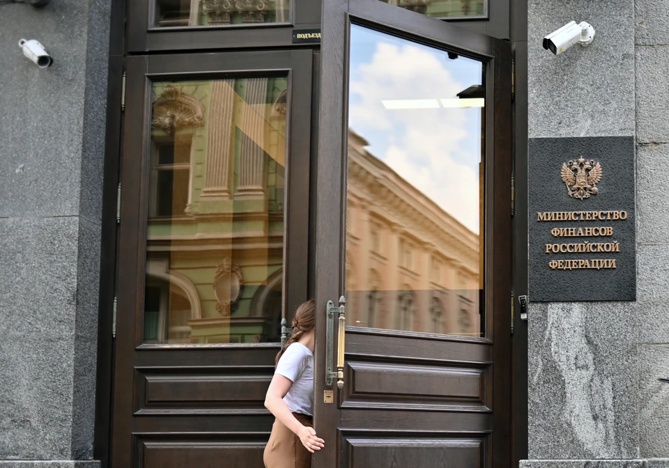 Минфин России намерен продать валюту и золото на 2,7 млрд рублей