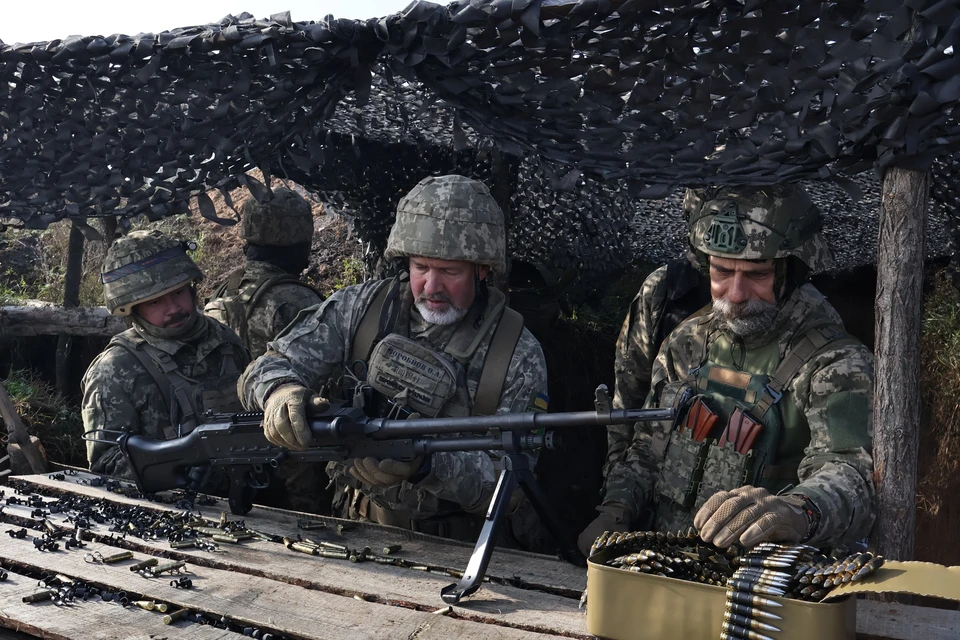 ВСУ пытаются сбежать, но попадают под огонь артиллерии и дронов