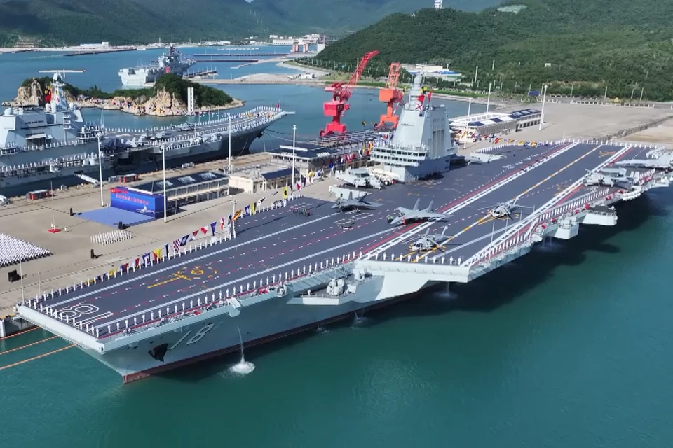 Китай заявил, что авианосец "Фуцзянь" — самый крупный военный корабль в мире