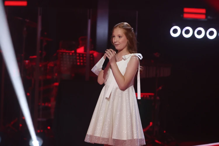 «Одна из самых сложных песен на мировой сцене»: 11-летняя школьница из Кузбасса покорила жюри на шоу «Голос. Дети. Новый сезон»