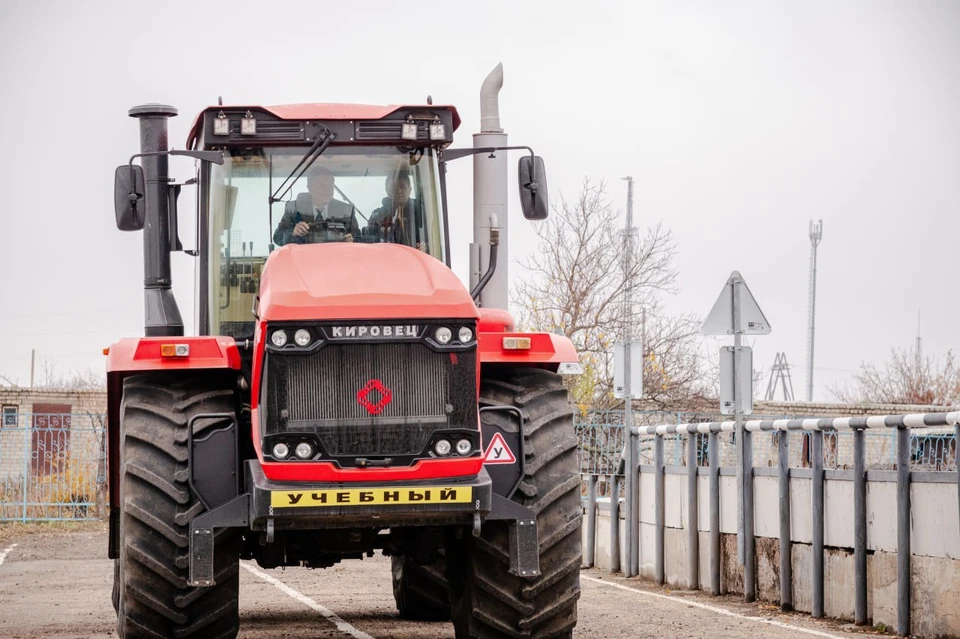 В ЛНР открыли современный учебный трактородром. ФОТО: АГ ЛНР