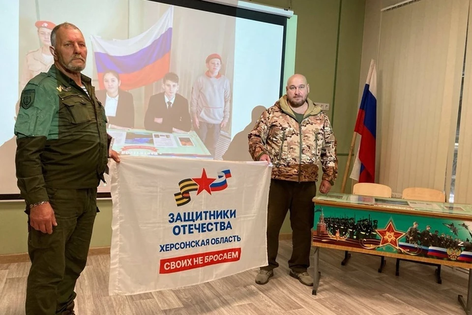 "Парту Героя" открыли в школе №4 города Геническ. Фото: фонд «Защитники Отечества» в Херсонской области