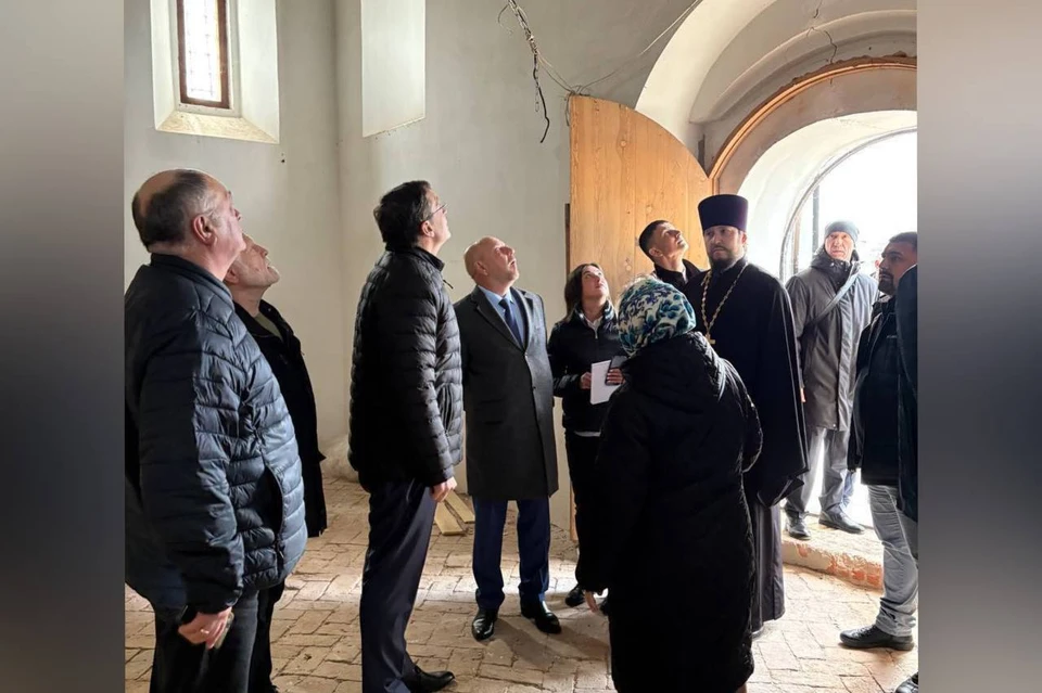 Глеб Никитин осмотрел храм в честь Рождества Пресвятой Богородицы в Балахне. Фото: телеграм-канал Глеба Никитина.