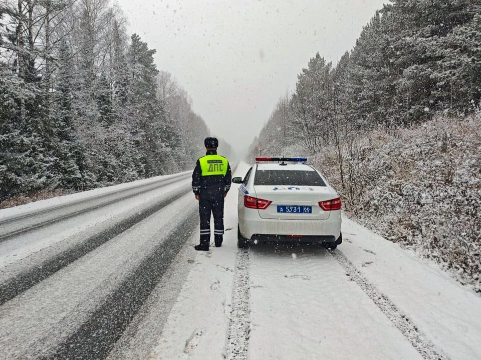 Снегопад ухудшил видимость на дорогах в Свердловской области. Фото: Госавтоинспекция Свердловской области