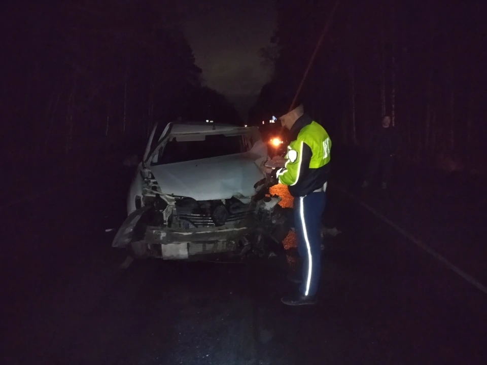 Под Асбестом столкнулись Renault и ВАЗ. Фото: Госавтоинспекция Свердловской области