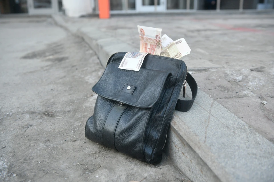 12-летняя школьница захотела мороженого, но все обернулось трагедией: она отдала аферистам сотни тысяч