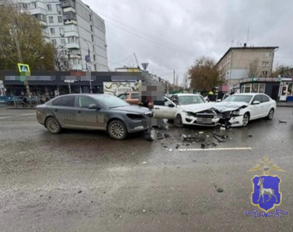 С места аварии пострадавших госпитализировали в медицинское учреждение.