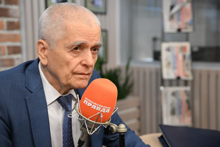 Онищенко: Детей надо воспитывать, чтоб не хамили учителям, а не штрафовать