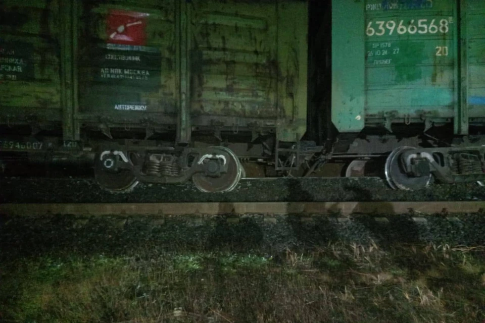 В Ленобласти сошли с рельсов четыре вагона со щебнем. Фото: Telegram-канал Северо-Западной транспортной прокуратуры