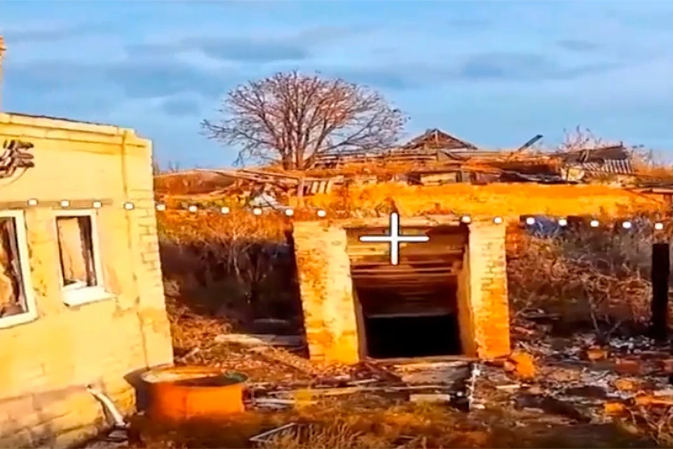 Наши воины показали кадры уничтожения бронемашины, наземного робота и полевого склада боеприпасов украинских боевиков.