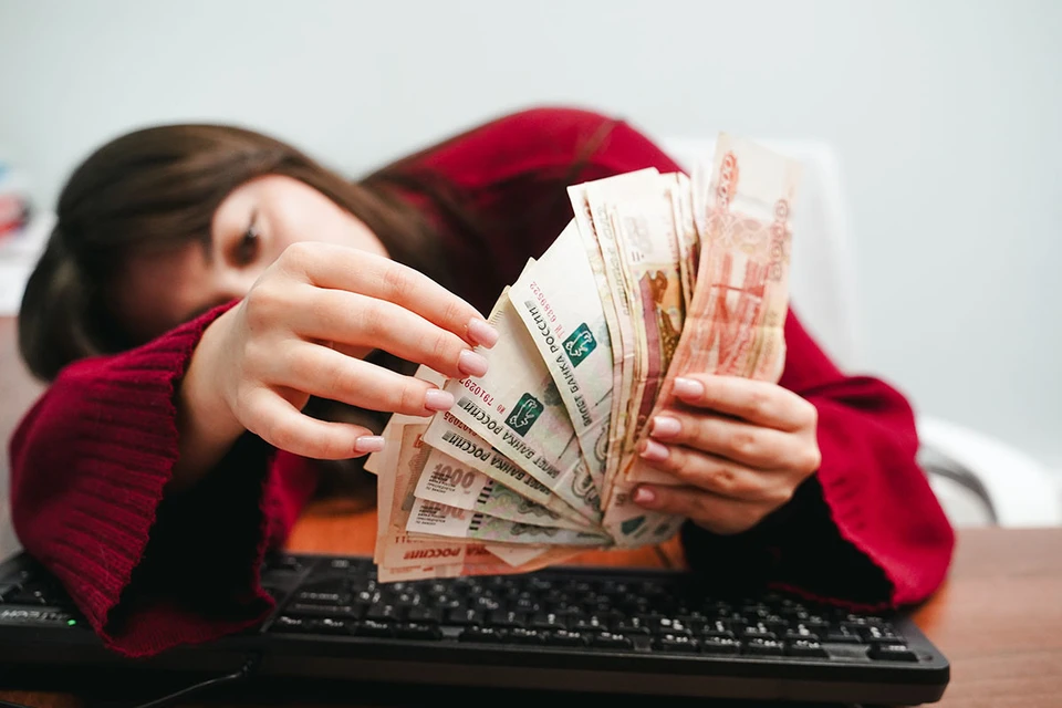 Вот было бы здорово, если бы всем работающим россиянам поголовно каждый год индексировали зарплату. И не ниже уровня инфляции!