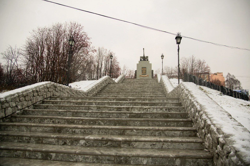 Работы провели МАУК «Мурманские городские парки и скверы» к 66-летию мемориала. Фото: Администрация города Мурманска
