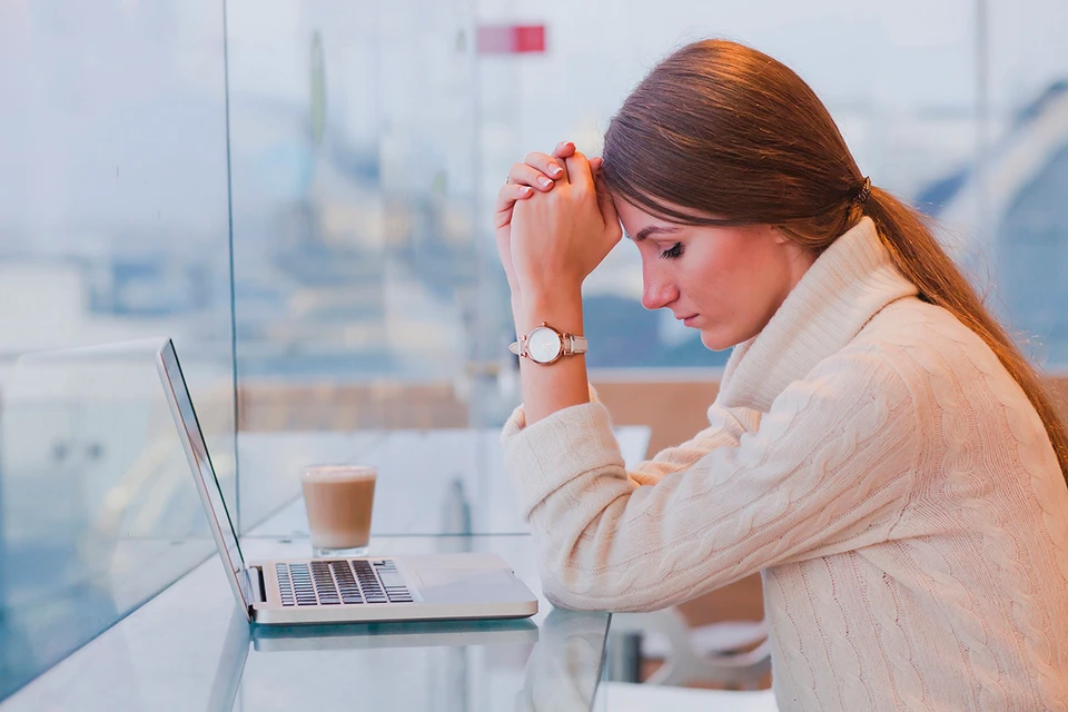 Мошенники из интернета придумали новую схему атак на женщин. Фото: Song_about_summer/Shutterstock/Fotodom