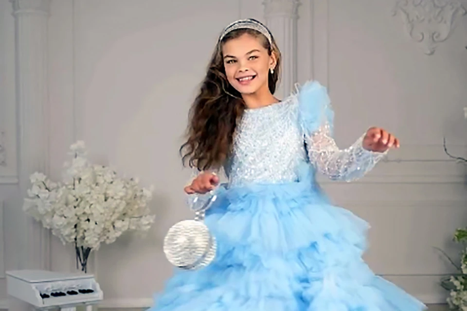 О платьях, как у сказочных принцесс, девочка могла только мечтать! Фото: Личная страница героя публикации в соцсетях