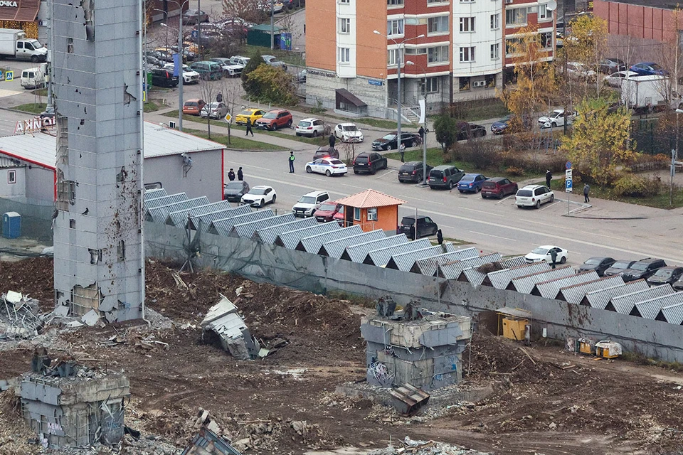 Очевидец обрушения «Снежкома» в Подмосковье рассказал об ущербе от осколков. Фото: Сергей Булкин/ТАСС