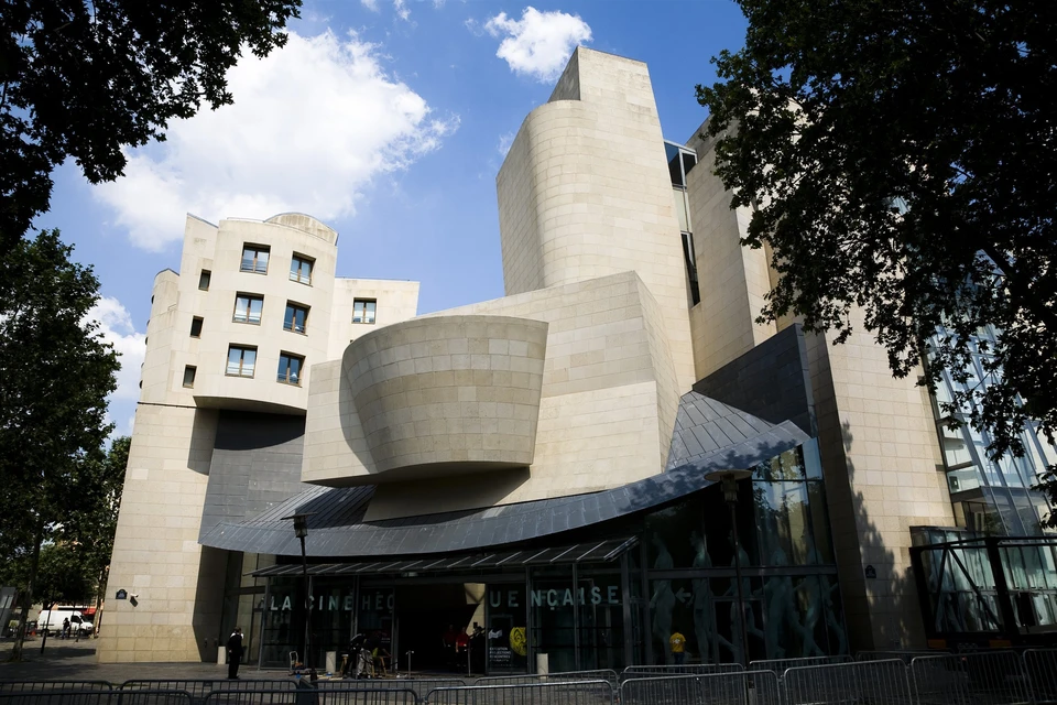 Клопы напали на посетителей парижского кинотеатра во время сеанса