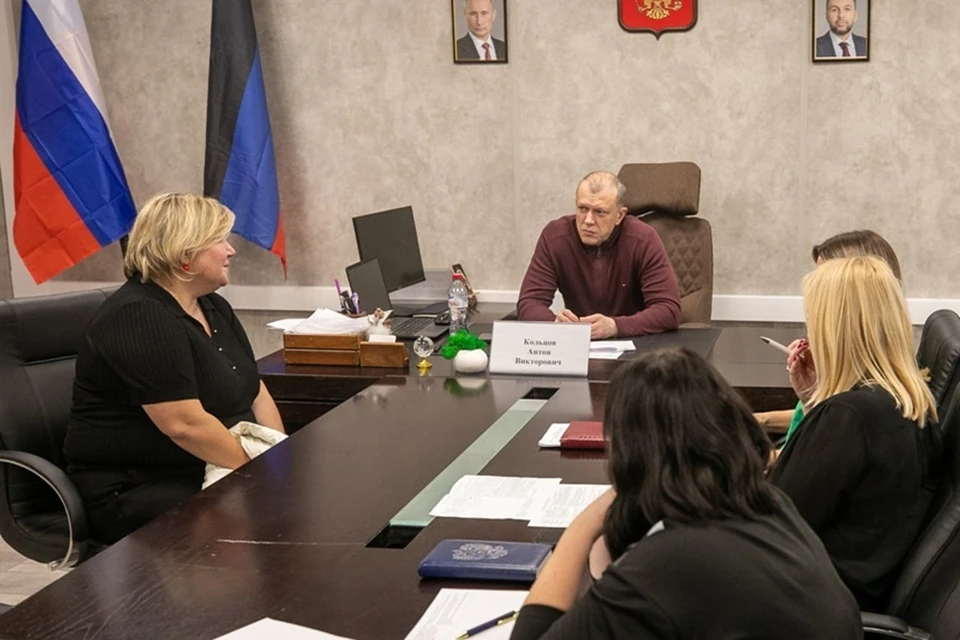 Глава Мариуполя Антон Кольцов ответил на вопросы жителей Жовтневого района. Фото: ТГ/Кольцов