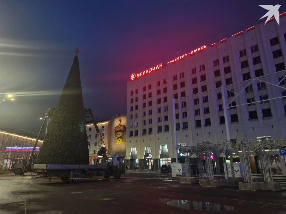 В 2025 году муниципалитеты Мурманской области стали раньше обычного украшать к Новому году.