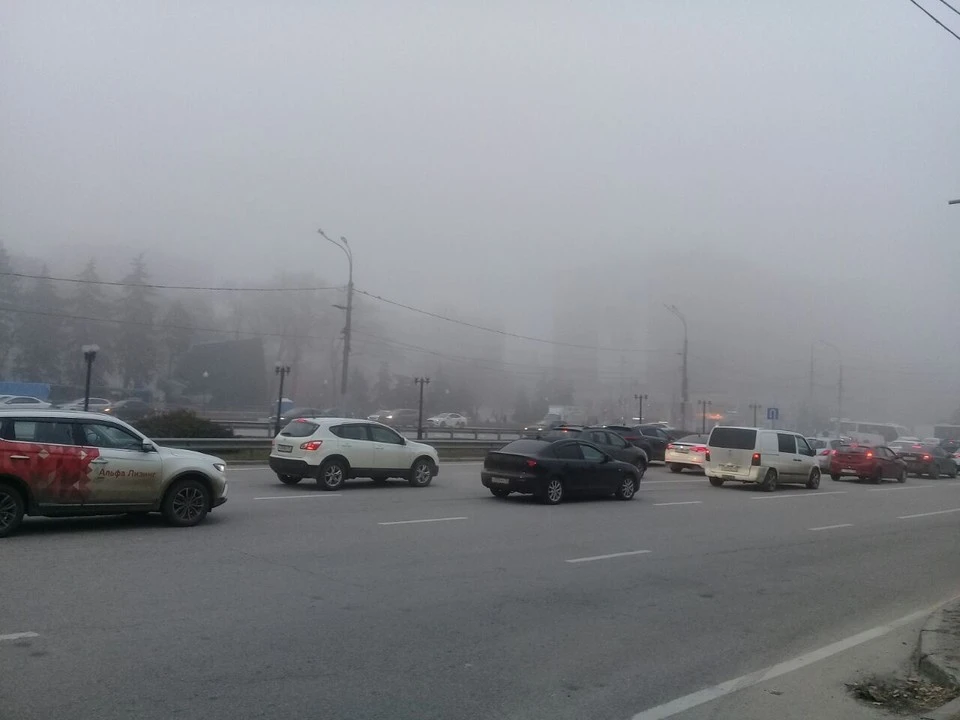 Водителям советуют не лихачить, а пешеходам - перед переходом внимательно реагировать на приближающиеся машины.