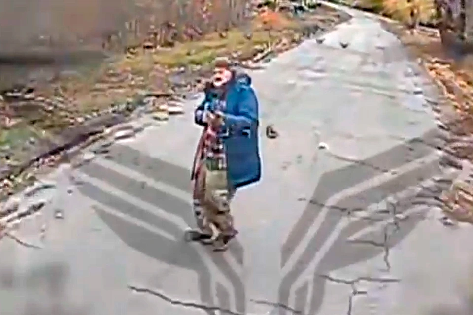 На записи можно рассмотреть украинских боевиков, которые переодеты в мирных граждан.