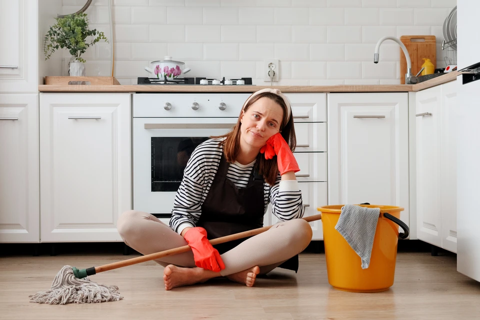 Никто не хотел убирать: какую работу по дому россияне ненавидят больше всего. Фото: StoryTime Studio/Shutterstock/Fotodom.