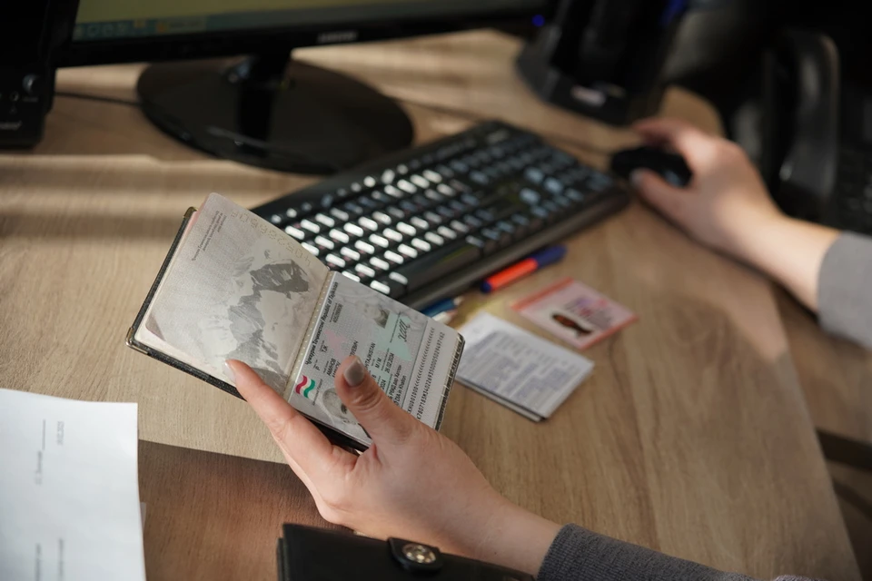 Житель Красноярска незаконно прописал у себя 24 иностранца