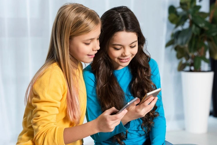 Сбер выдал петербургским школьникам более 16 тысяч карт «ЕКПшка»