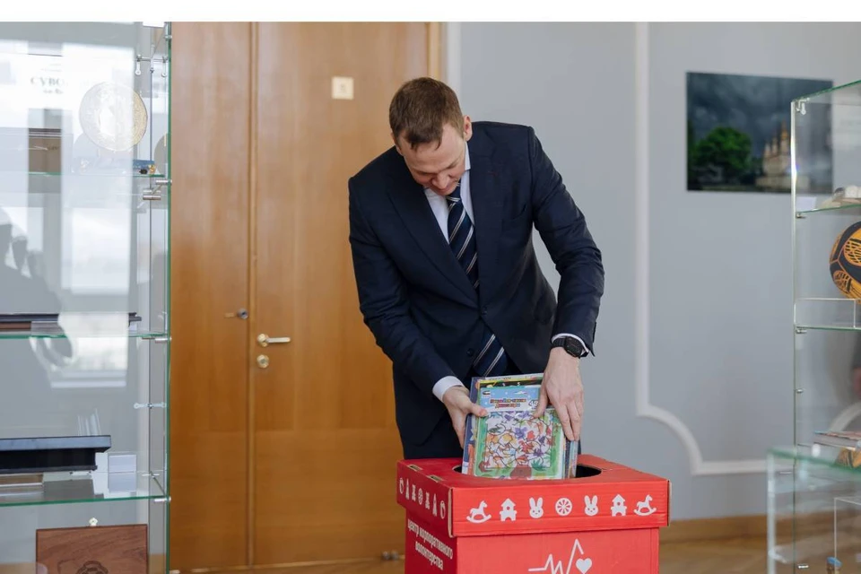 Губернатор Павел Малков: Считаю для себя важным и обязательным принять участие в акции «Коробка храбрости». Фото: правительство Рязанской области