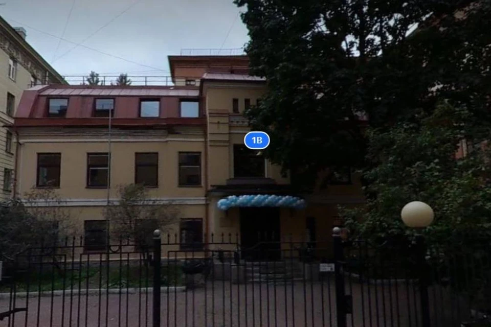 В историческом особняке теперь работает школа. Фото: Яндекс.карты