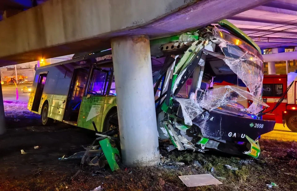 11 взрослых и ребенок госпитализированы после ДТП с автобусом в Челябинске. Фото: пресс-служба СК РФ по Челябинской области