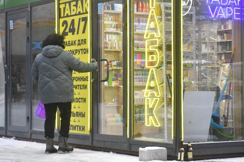 Продажи сигарет в РФ снизились за год на 23%